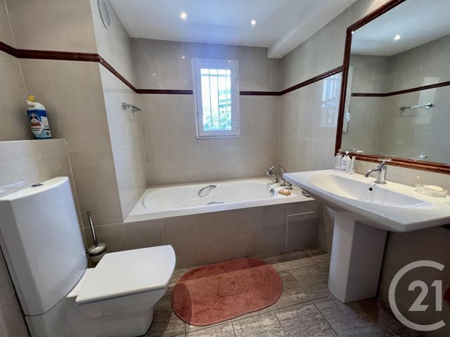 Appartement F4 à vendre - 4 pièces - 108.13 m2 - MANDELIEU LA NAPOULE - 06 - PROVENCE-ALPES-COTE-D-AZUR - Century 21 Azurim