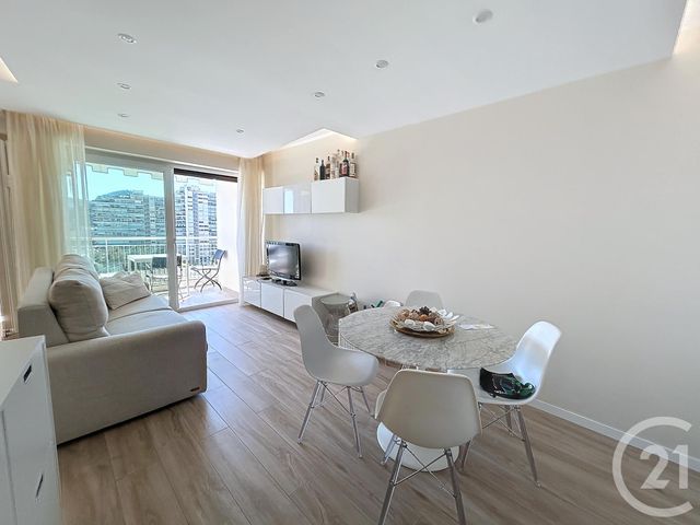 Appartement F1 à vendre - 1 pièce - 27.22 m2 - MANDELIEU LA NAPOULE - 06 - PROVENCE-ALPES-COTE-D-AZUR - Century 21 Azurim
