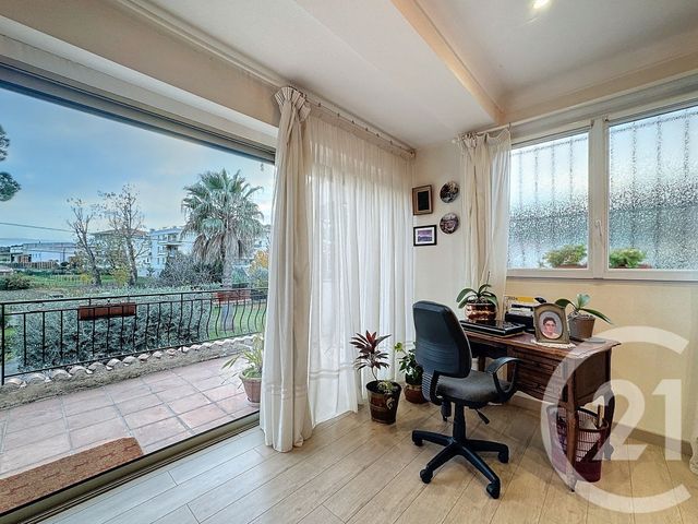 maison à vendre - 7 pièces - 200.0 m2 - MANDELIEU LA NAPOULE - 06 - PROVENCE-ALPES-COTE-D-AZUR - Century 21 Azurim