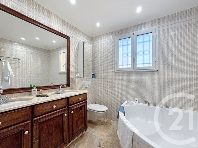 Appartement F7 et + à vendre - 7 pièces - 169.77 m2 - MANDELIEU LA NAPOULE - 06 - PROVENCE-ALPES-COTE-D-AZUR - Century 21 Azurim