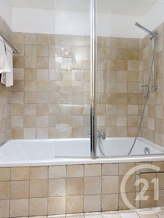 Appartement F3 à vendre - 3 pièces - 60.32 m2 - MANDELIEU LA NAPOULE - 06 - PROVENCE-ALPES-COTE-D-AZUR - Century 21 Azurim