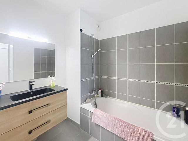 Appartement F3 à vendre - 3 pièces - 60.3 m2 - MANDELIEU LA NAPOULE - 06 - PROVENCE-ALPES-COTE-D-AZUR - Century 21 Azurim