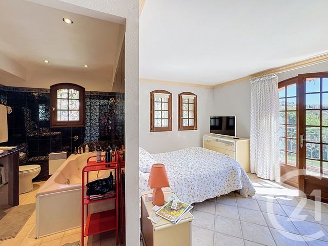 maison à vendre - 7 pièces - 332.0 m2 - MANDELIEU LA NAPOULE - 06 - PROVENCE-ALPES-COTE-D-AZUR - Century 21 Azurim