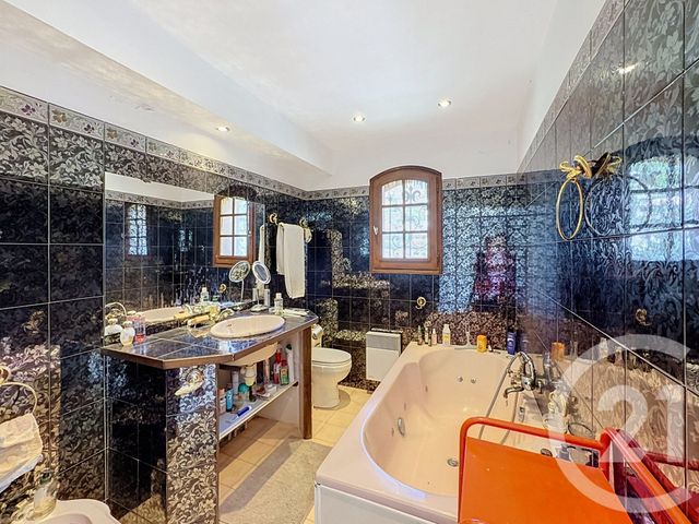 maison à vendre - 7 pièces - 332.0 m2 - MANDELIEU LA NAPOULE - 06 - PROVENCE-ALPES-COTE-D-AZUR - Century 21 Azurim
