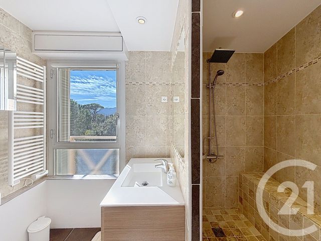 Appartement F5 à vendre - 5 pièces - 116.36 m2 - MANDELIEU LA NAPOULE - 06 - PROVENCE-ALPES-COTE-D-AZUR - Century 21 Azurim