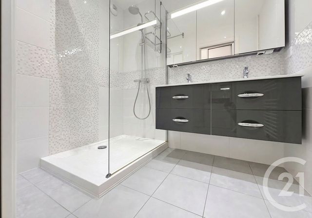 Appartement T3 à vendre - 3 pièces - 68.39 m2 - MANDELIEU LA NAPOULE - 06 - PROVENCE-ALPES-COTE-D-AZUR - Century 21 Azurim