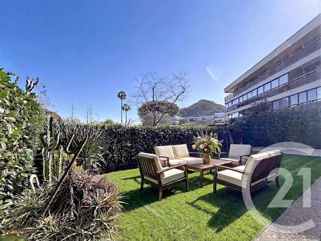 Appartement F3 à vendre - 3 pièces - 62.64 m2 - MANDELIEU LA NAPOULE - 06 - PROVENCE-ALPES-COTE-D-AZUR - Century 21 Azurim