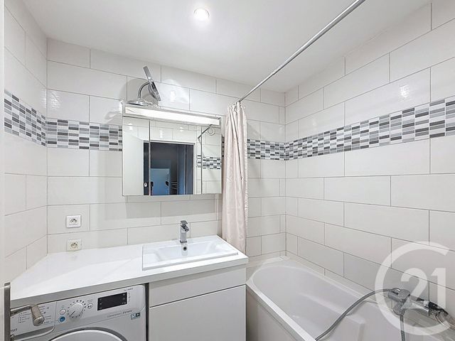 Appartement F3 à vendre - 3 pièces - 62.64 m2 - MANDELIEU LA NAPOULE - 06 - PROVENCE-ALPES-COTE-D-AZUR - Century 21 Azurim