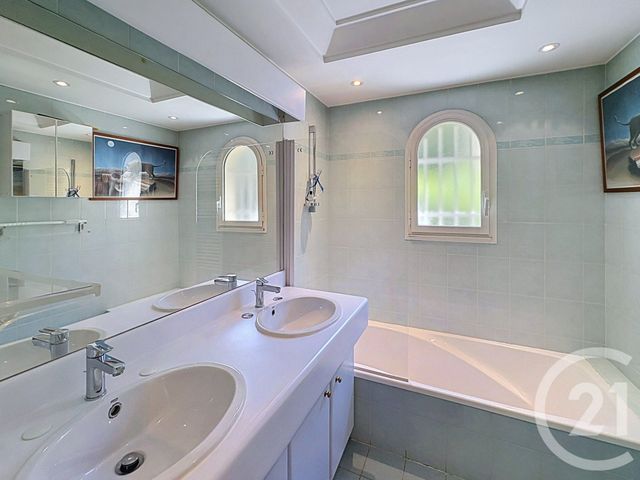Appartement F3 à vendre - 3 pièces - 99.0 m2 - MANDELIEU LA NAPOULE - 06 - PROVENCE-ALPES-COTE-D-AZUR - Century 21 Azurim