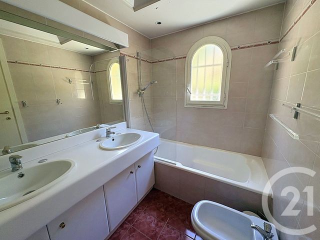 Appartement F3 à vendre - 3 pièces - 99.0 m2 - MANDELIEU LA NAPOULE - 06 - PROVENCE-ALPES-COTE-D-AZUR - Century 21 Azurim