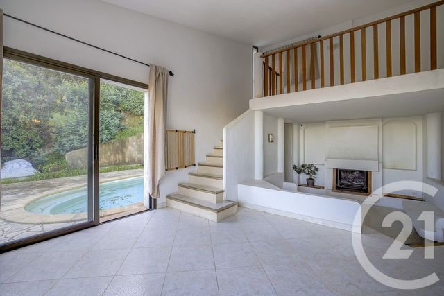maison à vendre - 6 pièces - 160.11 m2 - MANDELIEU LA NAPOULE - 06 - PROVENCE-ALPES-COTE-D-AZUR - Century 21 Azurim