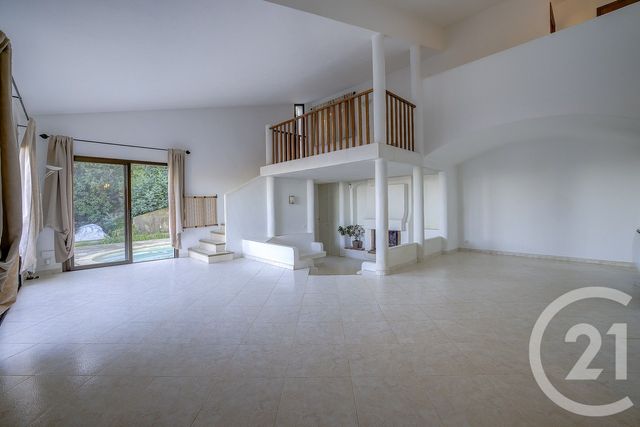 maison à vendre - 6 pièces - 160.11 m2 - MANDELIEU LA NAPOULE - 06 - PROVENCE-ALPES-COTE-D-AZUR - Century 21 Azurim