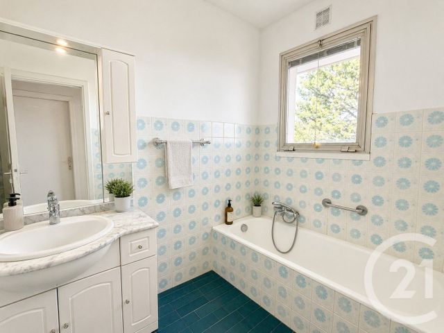 Appartement F3 à vendre - 3 pièces - 71.13 m2 - LE CANNET - 06 - PROVENCE-ALPES-COTE-D-AZUR - Century 21 Azurim