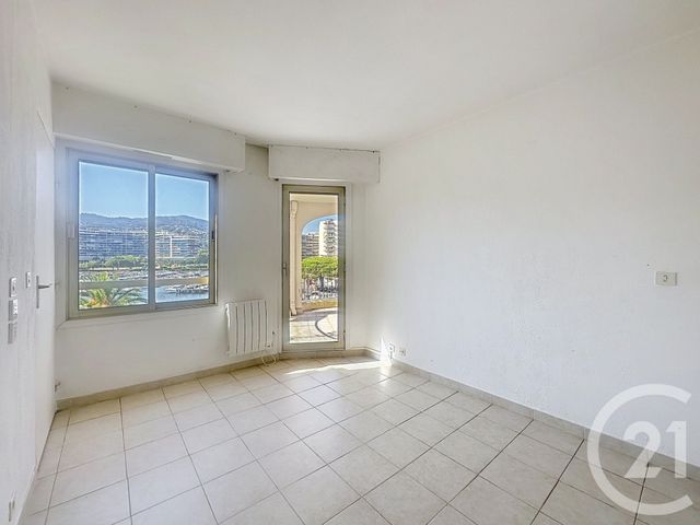 Appartement F2 à vendre - 2 pièces - 42.9 m2 - MANDELIEU LA NAPOULE - 06 - PROVENCE-ALPES-COTE-D-AZUR - Century 21 Azurim